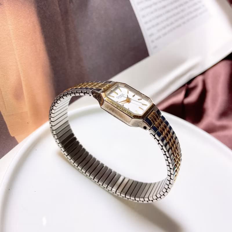 【西洋古董飾品】BULOVA CARAVELLE正常運作光澤銀調整彈性手錶