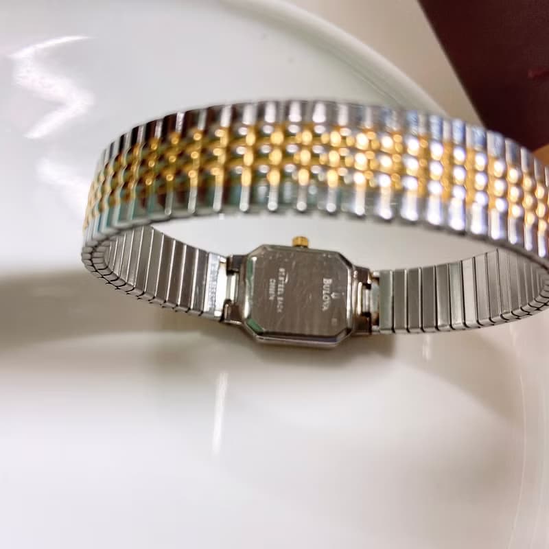 【西洋古董飾品】BULOVA CARAVELLE正常運作光澤銀調整彈性手錶