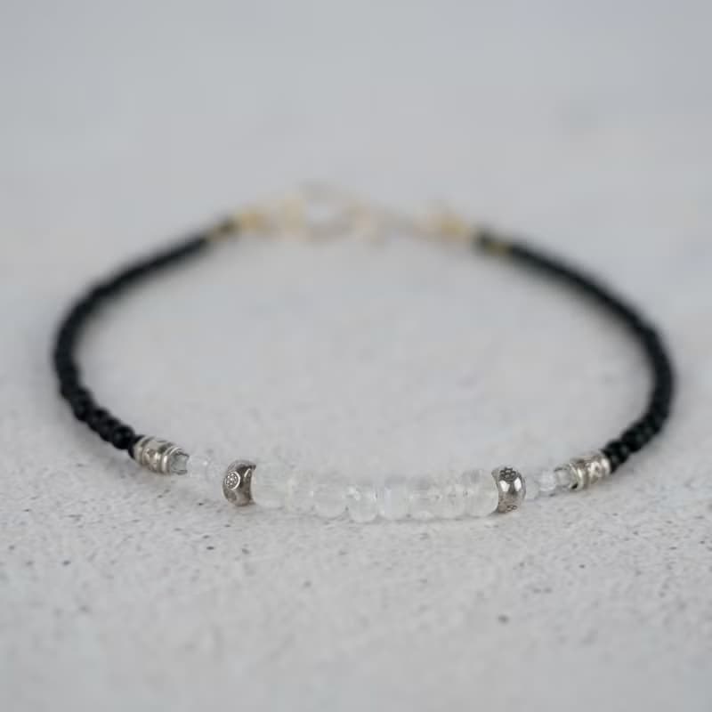 ブルームーンストーンとオニキスのブレスレット