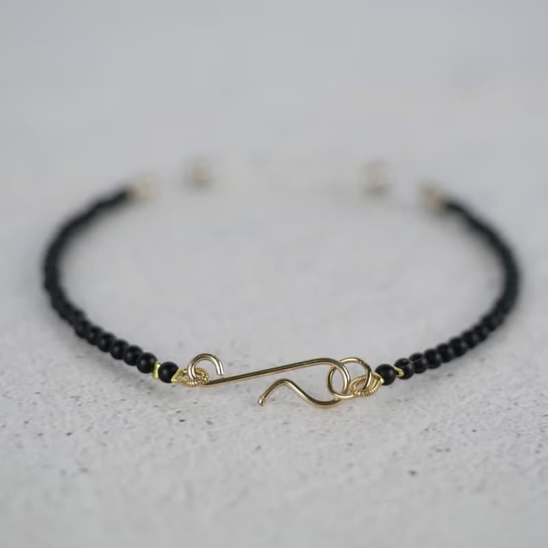 ブルームーンストーンとオニキスのブレスレット