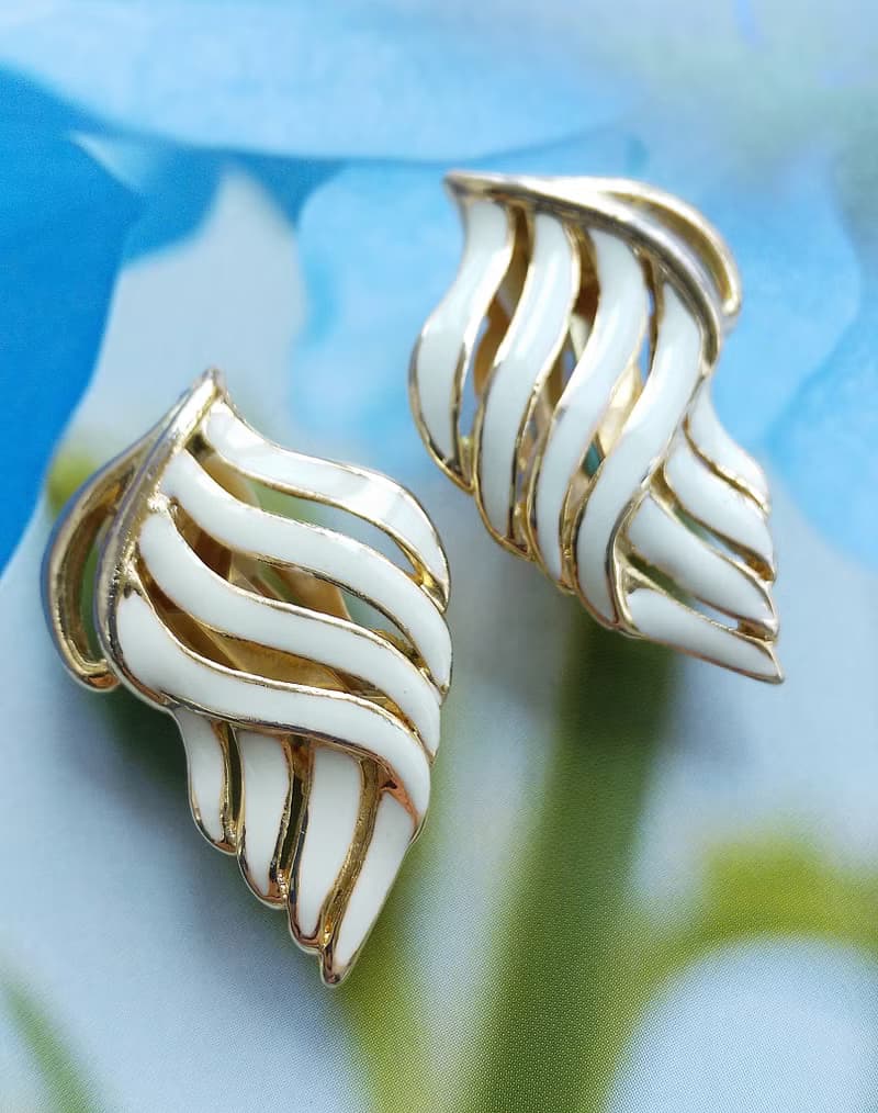 Vintage Jewelry 西洋古董飾品 對稱 白琺瑯 知性 夾式耳環