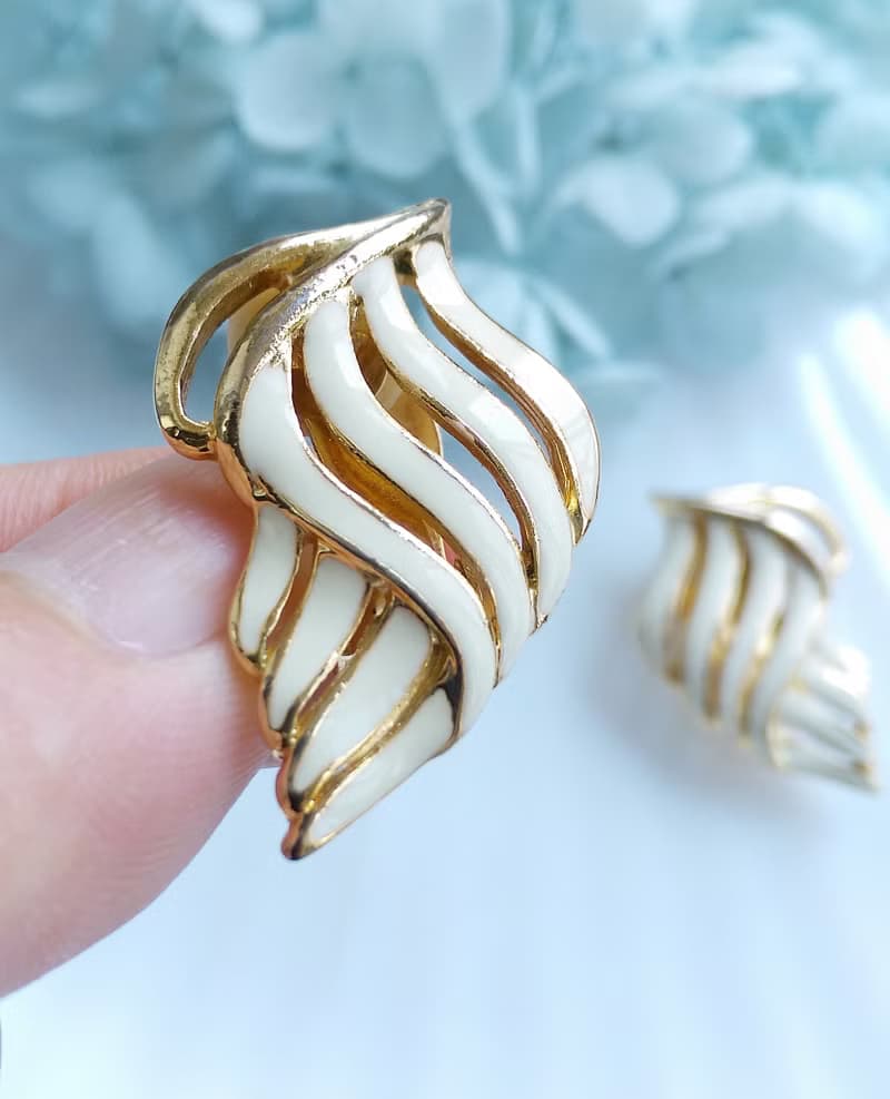 Vintage Jewelry 西洋古董飾品 對稱 白琺瑯 知性 夾式耳環