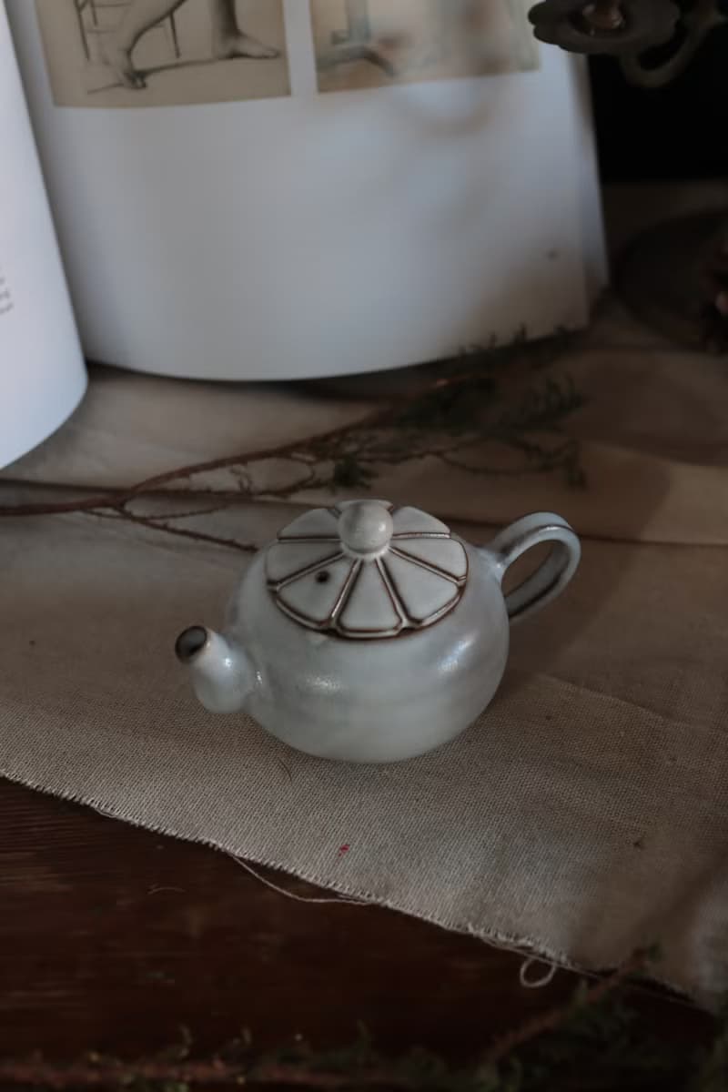 六瓣花茶具組 /含茶壺  壺承  茶海/