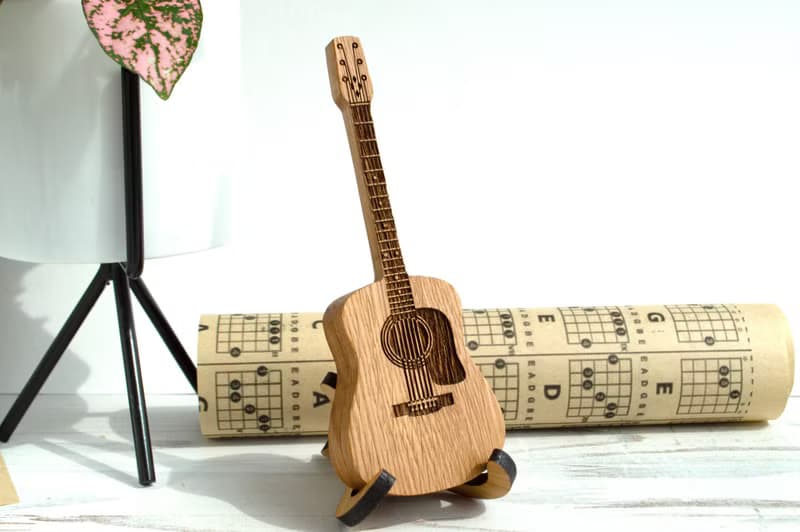 雕刻拨片吉他拨片盒 送给吉他手 音乐家或音乐爱好者的礼物