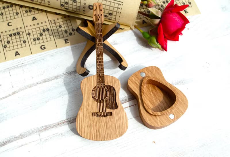 雕刻拨片吉他拨片盒 送给吉他手 音乐家或音乐爱好者的礼物