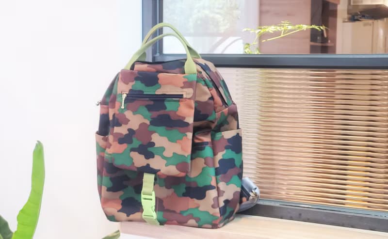 防水迷彩後背包旅行袋行李袋手提袋可裝A4筆電或PAD掛行李箱拉桿