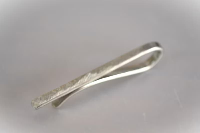 Titanium tie bar・純チタンネクタイピン・荒し鎚目・受注生産