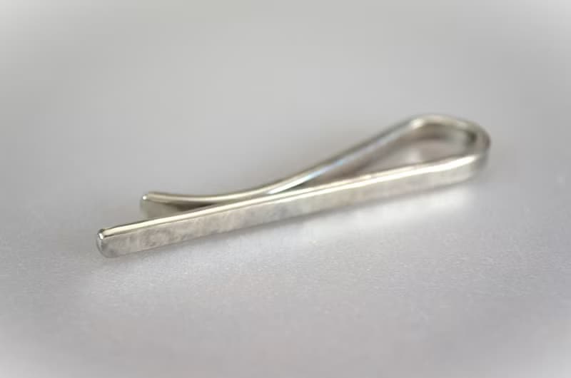 Titanium tie bar・純チタンネクタイピン・荒し鎚目・受注生産