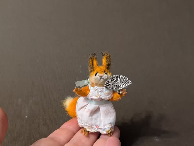 Beautiful squirrel. 5,5 cm. Crocheted