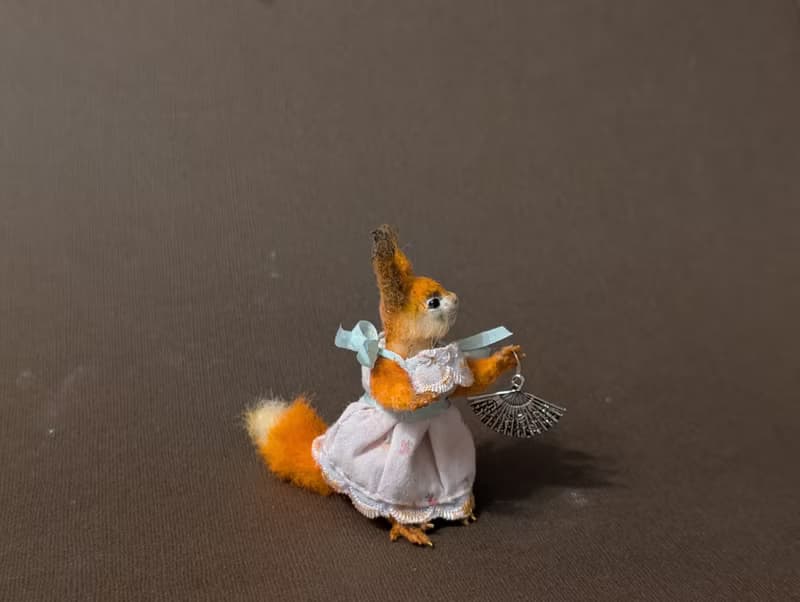 Beautiful squirrel. 5,5 cm. Crocheted