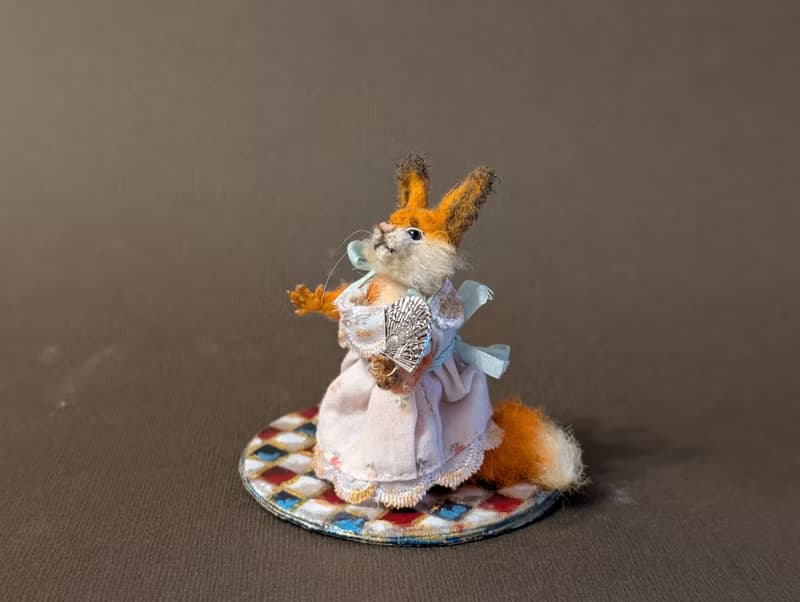 Beautiful squirrel. 5,5 cm. Crocheted