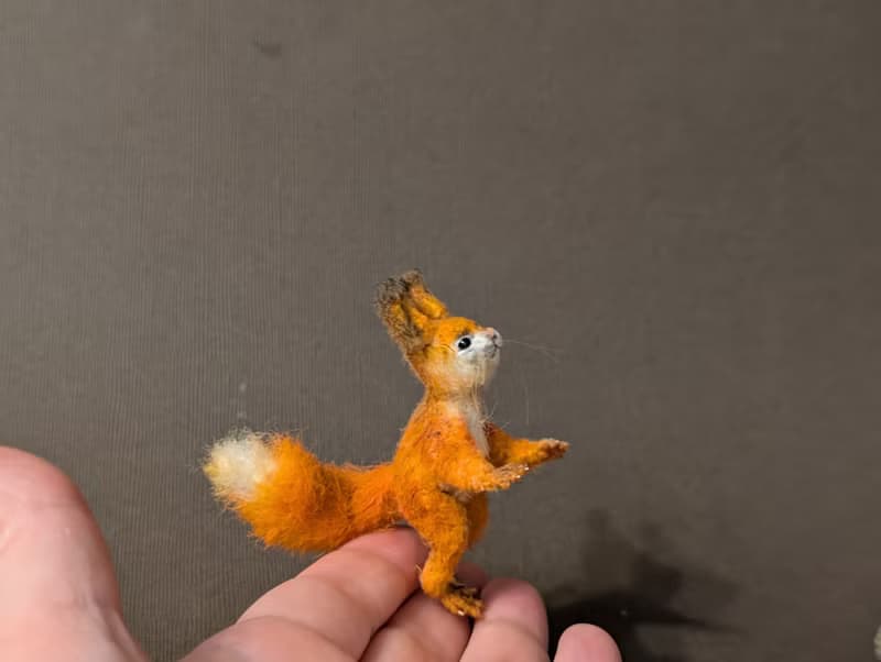 Beautiful squirrel. 5,5 cm. Crocheted