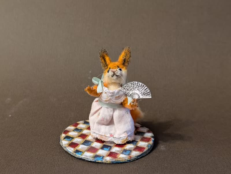 Beautiful squirrel. 5,5 cm. Crocheted