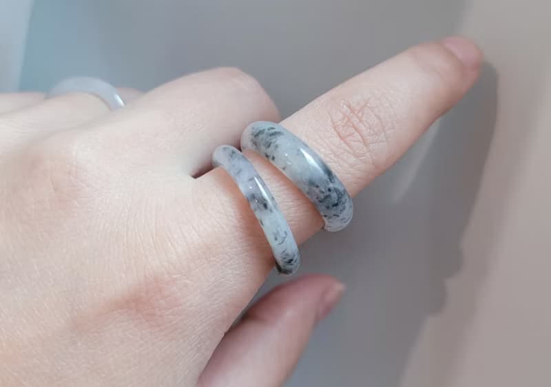 【親翠】天然翡翠 白烏雞芝蔴糊手指鐲戒圈 送禮首選