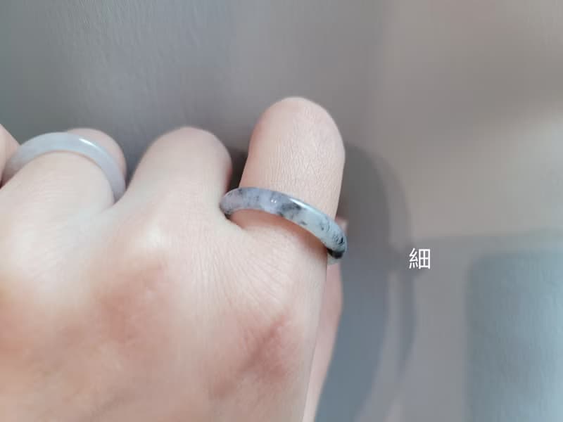 【親翠】天然翡翠 白烏雞芝蔴糊手指鐲戒圈 送禮首選