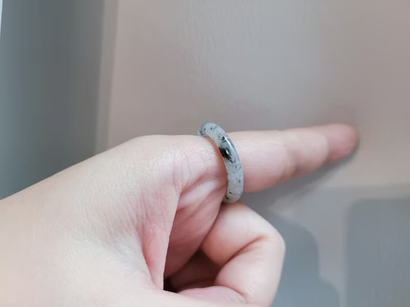 【親翠】天然翡翠 白烏雞芝蔴糊手指鐲戒圈 送禮首選