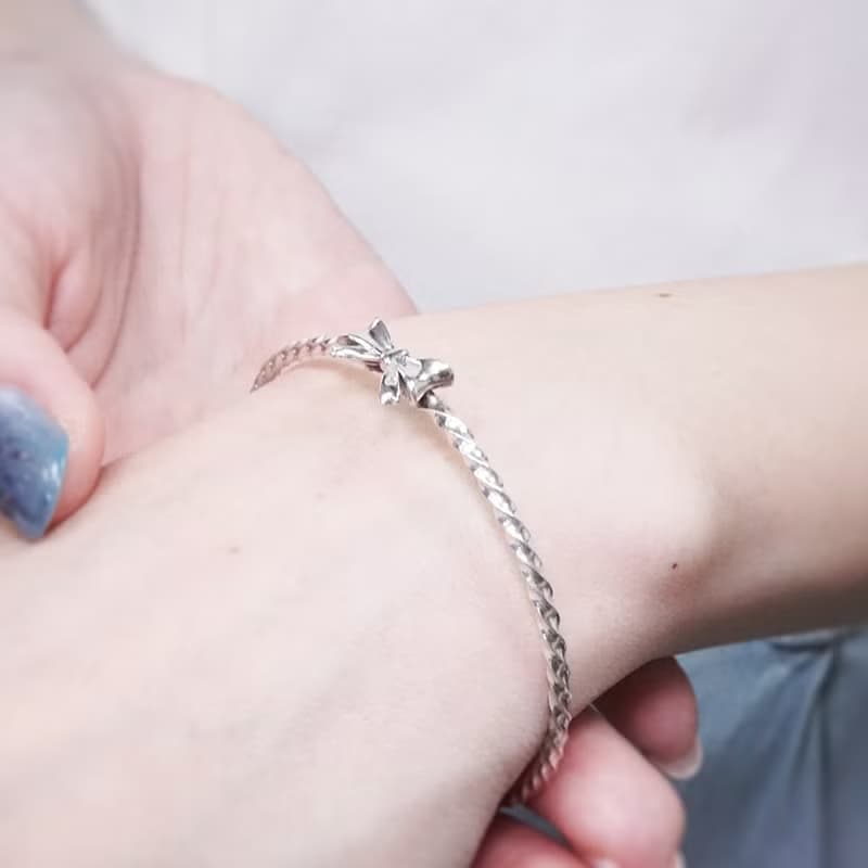 銀光飛舞 蝴蝶結 925純銀手環 22週年紀念設計 C型手環 女生手環
