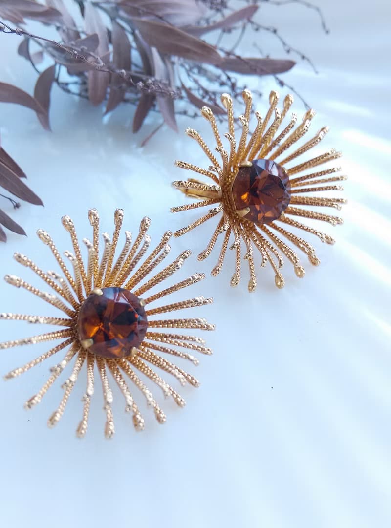 Vintage Jewelry 西洋古董飾品 SARAH COV Golden Mum 夾式耳環