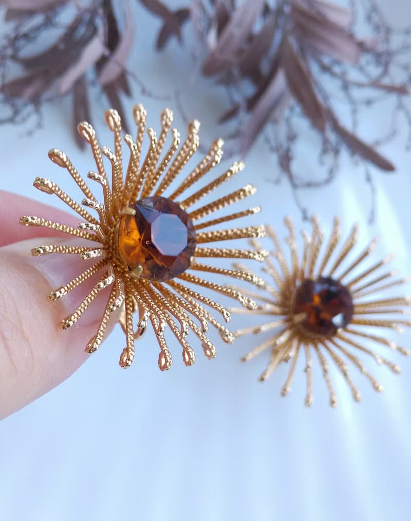 Vintage Jewelry 西洋古董飾品 SARAH COV Golden Mum 夾式耳環