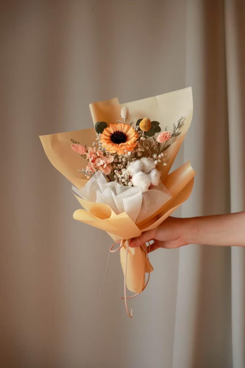 - 傾心予你 -  永生花 索拉花 乾燥花 乾燥花束 情人節 畢業花束