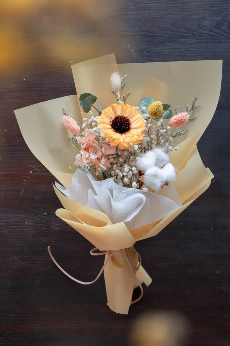 - 傾心予你 -  永生花 索拉花 乾燥花 乾燥花束 情人節 畢業花束