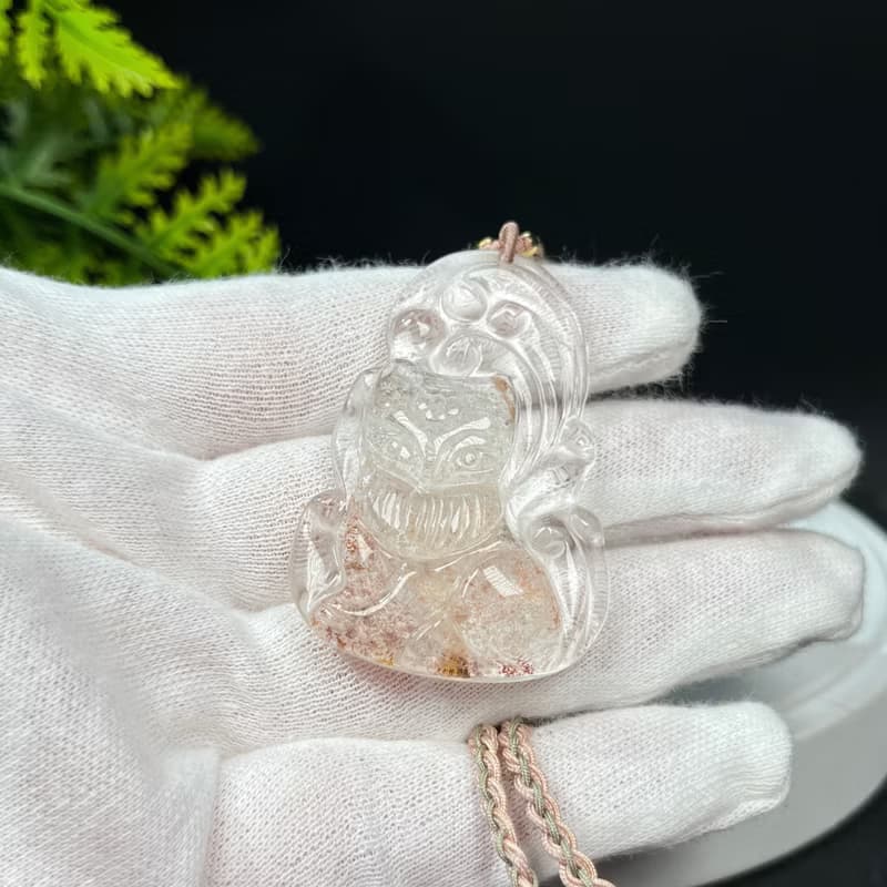 玻璃體雪花幽靈水晶吊墜 立體手雕九尾狐後項錬 冰透粉嫩靈修祥瑞