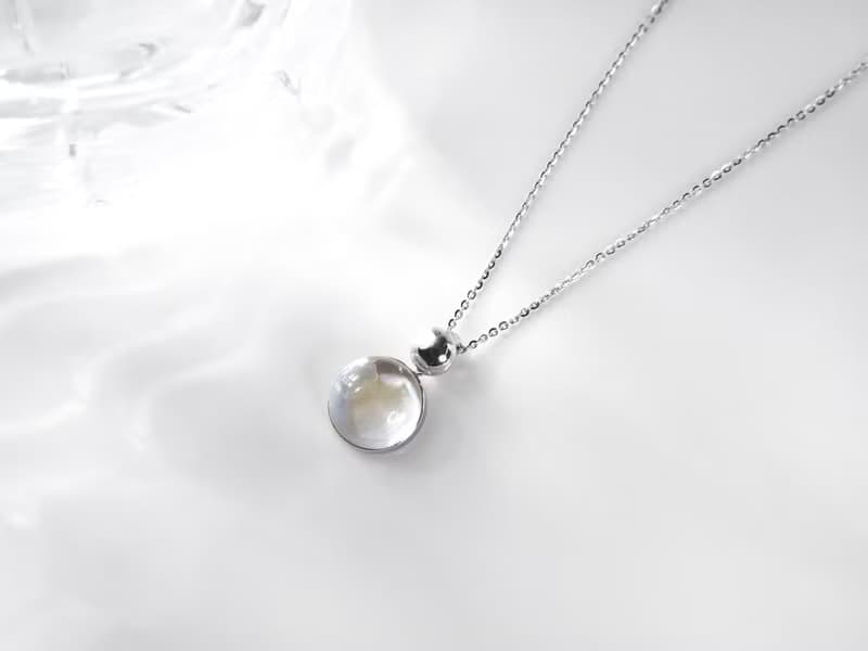 瑩白彩虹 | 白水晶 / 圓滿系列 | 珍珠母貝項鍊