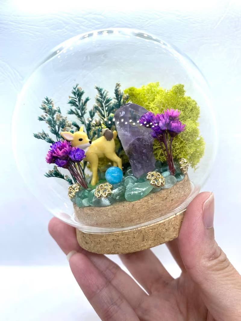綠色森林-小鹿與紫水晶/海藍寶珠-手工玻璃罩公仔/水晶/乾燥花