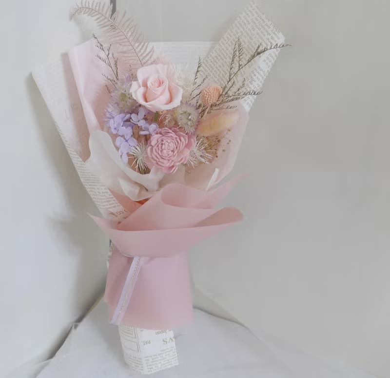 粉永生玫瑰花束 求婚告白捧花外拍週年教師節生日交換禮物