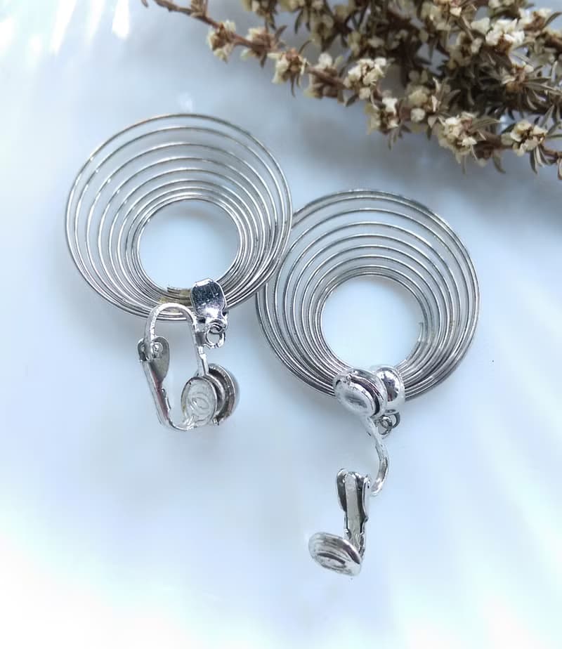 Vintage Jewelry 西洋古董飾品 普普 垂墜 銀色調多圈 夾式耳環
