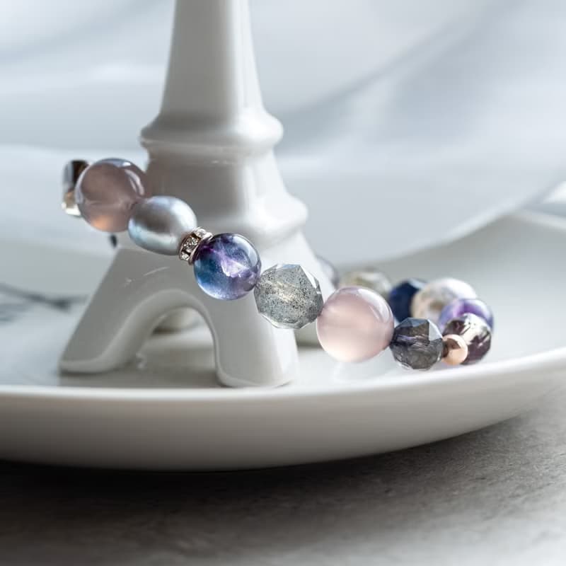 Magena 灰月亮、螢石、煙紫玉髓、堇青、淡水珍珠天然水晶手鍊