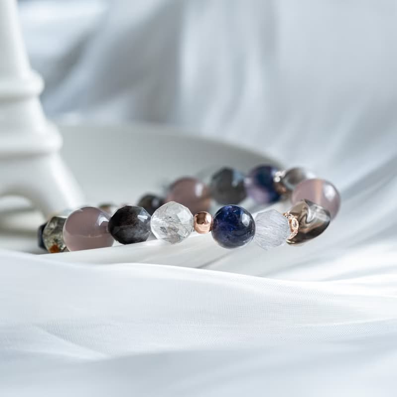 Magena 灰月亮、螢石、煙紫玉髓、堇青、淡水珍珠天然水晶手鍊