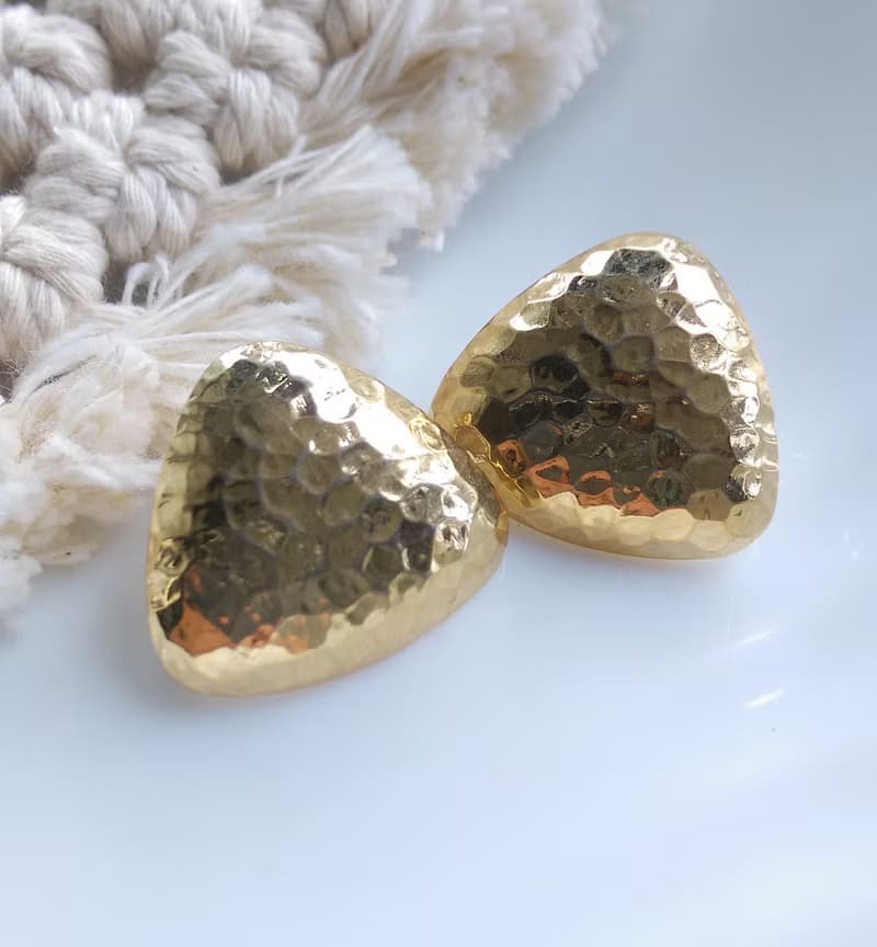 Vintage Jewelry 西洋古董飾品 金色調 鍛敲質感 三角 針式耳環