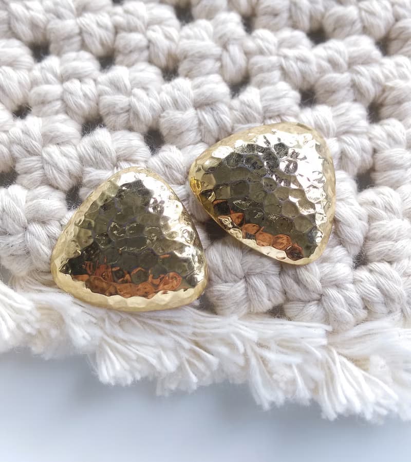 Vintage Jewelry 西洋古董飾品 金色調 鍛敲質感 三角 針式耳環