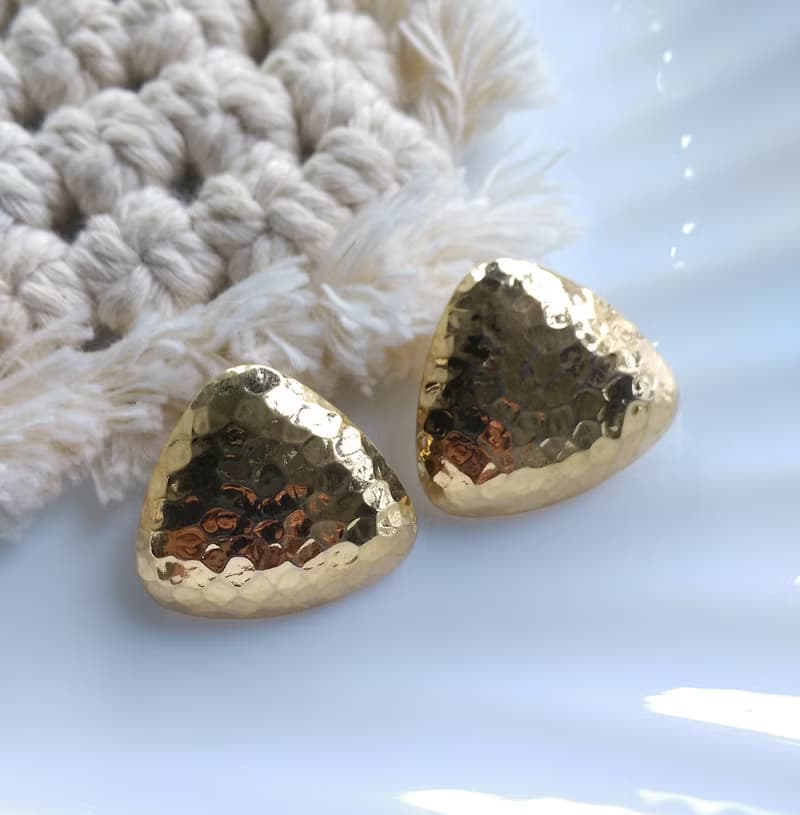 Vintage Jewelry 西洋古董飾品 金色調 鍛敲質感 三角 針式耳環