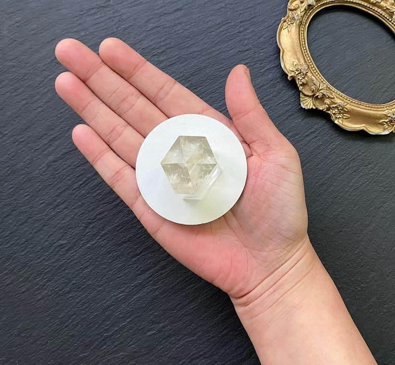 能量擺件-天使之翼 天然冰透可愛胖胖藍針白水晶能量柱 冥想 療癒