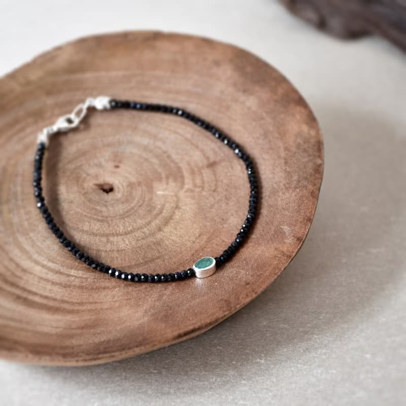 簡約黑色尖晶石配祖母綠925銀手鍊 // 八月份及五月份生日石