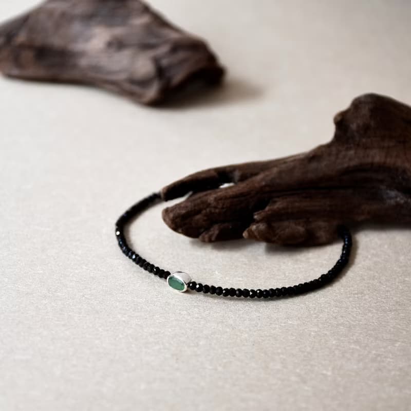 簡約黑色尖晶石配祖母綠925銀手鍊 // 八月份及五月份生日石