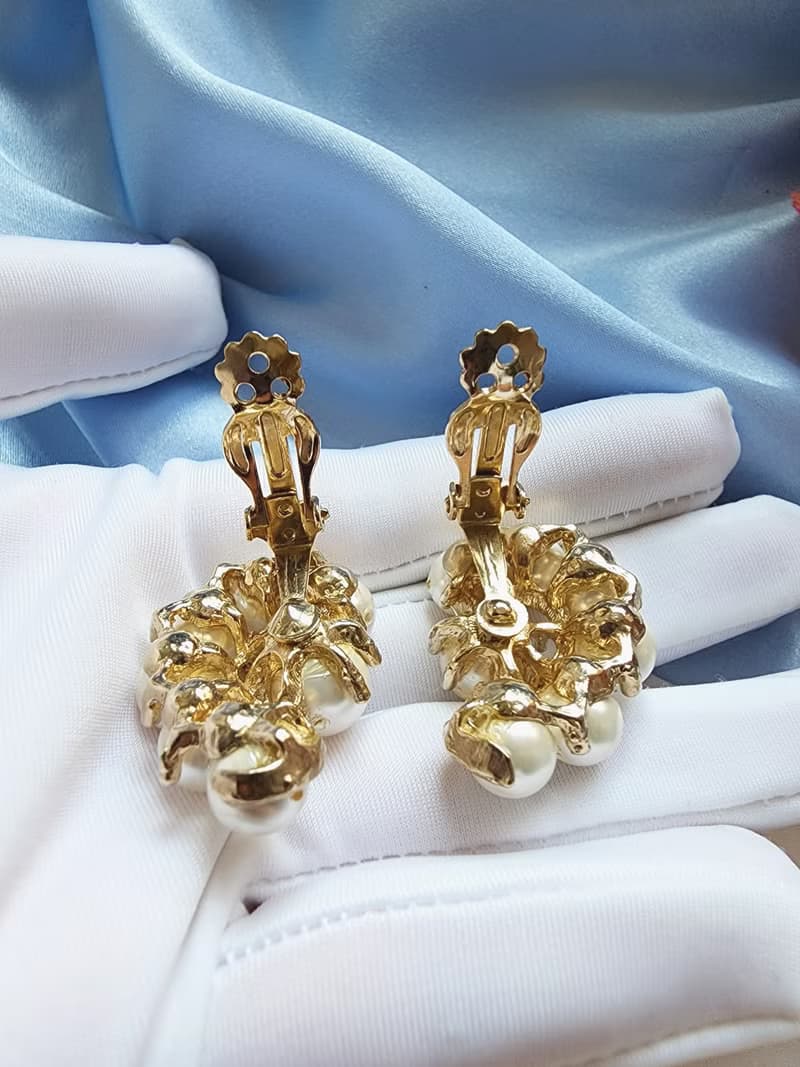 美國西洋古董飾品 / 流線海螺音符純白珍珠夾式耳環/復古首飾