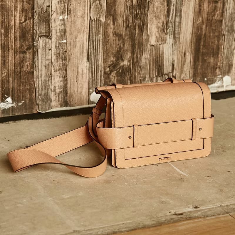 Cruise flap bag in nude
