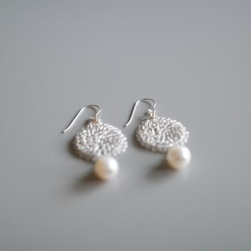 Lace Pearl 金屬蕾絲耳飾 Silver color