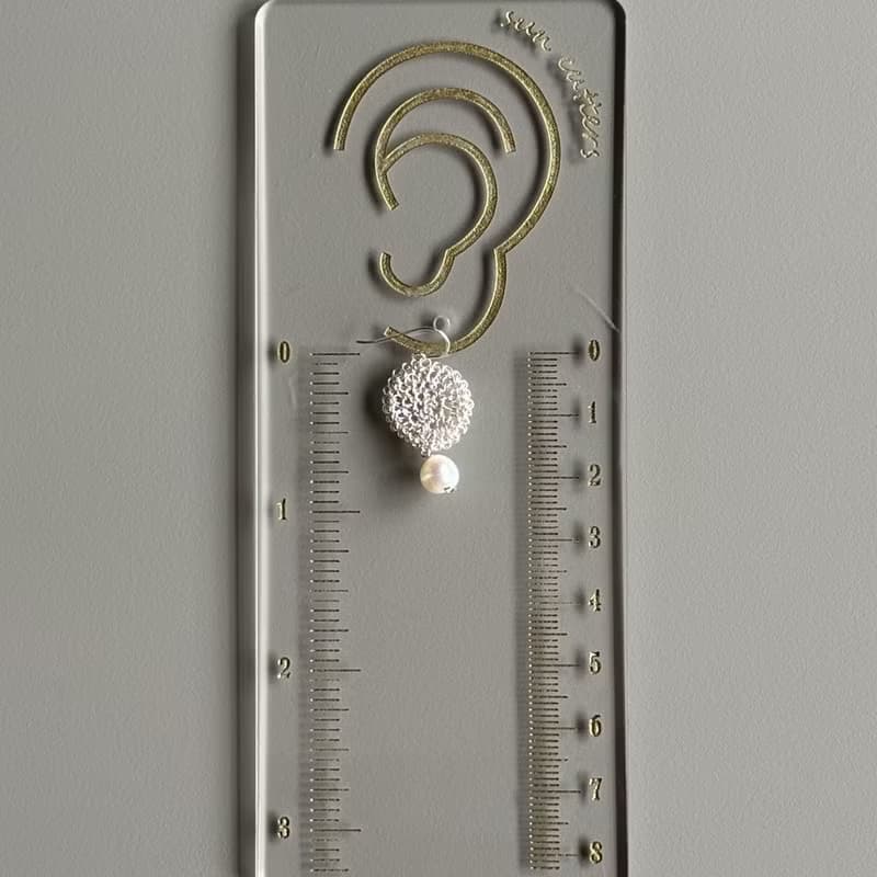 淡水珍珠搖曳 金屬蕾絲耳飾 銀色