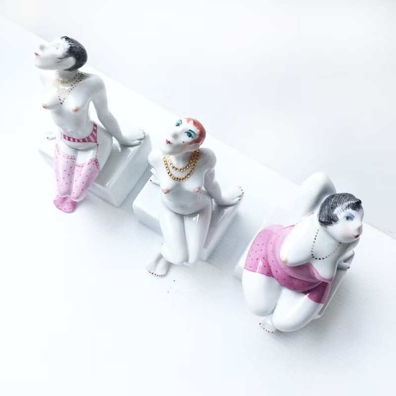 德國手繪坐姿美女 | 手繪上色 時尚 擺飾