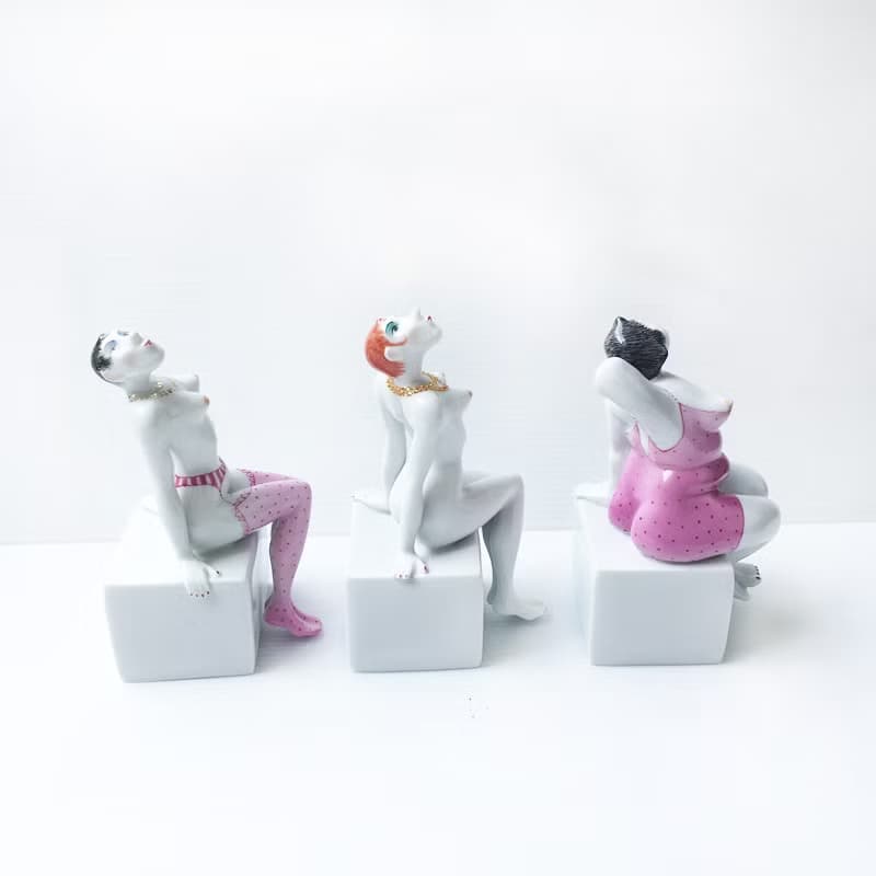 德國手繪坐姿美女 | 手繪上色 時尚 擺飾