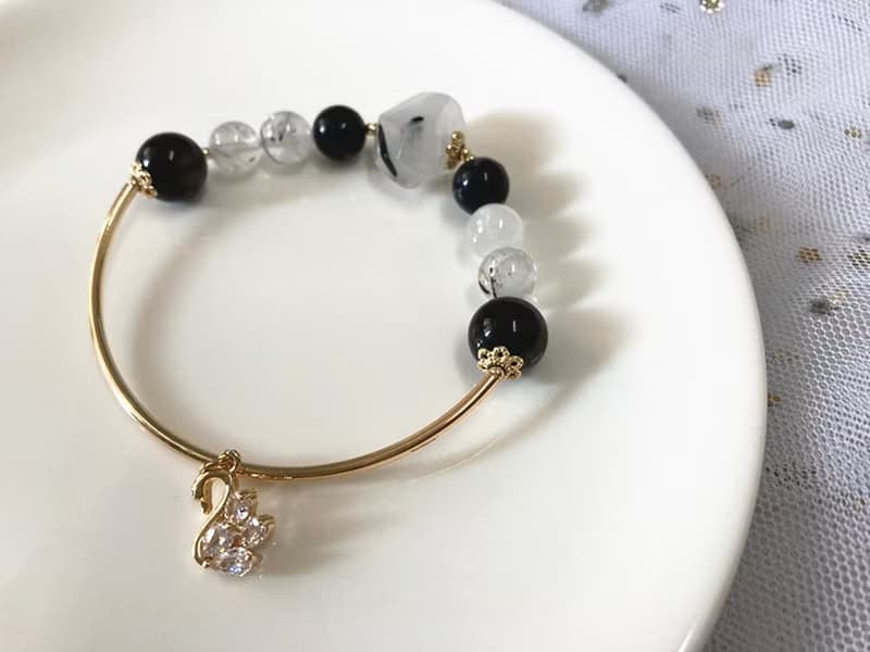 【黑天鵝。水晶手串】天然黑髮晶、金曜石|招財、避邪