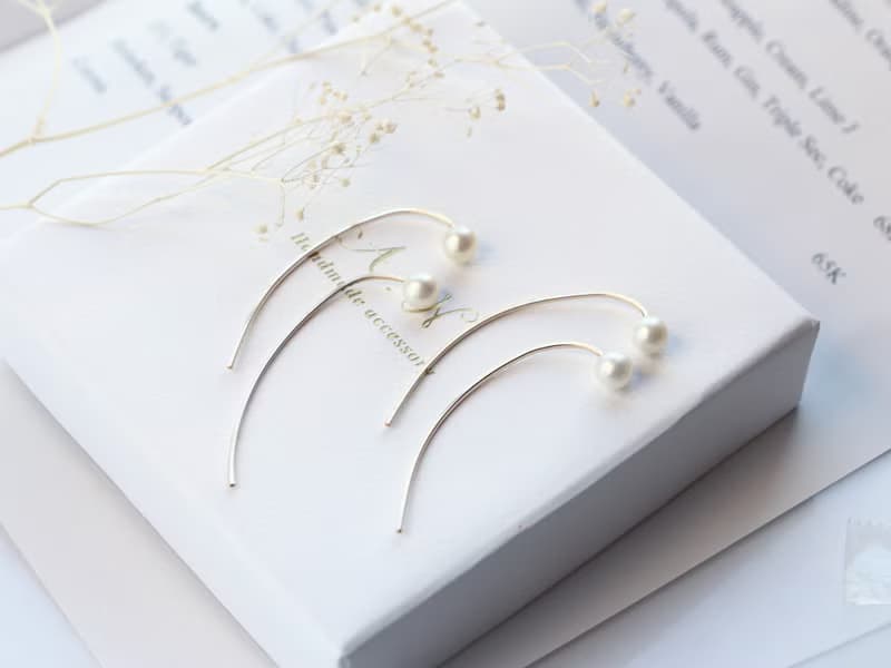 14kgf- tiny pearl line pierced earrings
