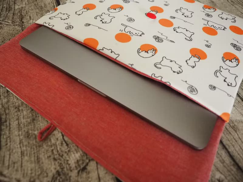 英國製作 可愛玩耍貓貓 防水電腦保護套 switch ipad kindle