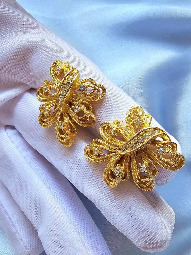 啞光金繩邊蝶影萊茵夾式耳環/vintage美國西洋古董飾品