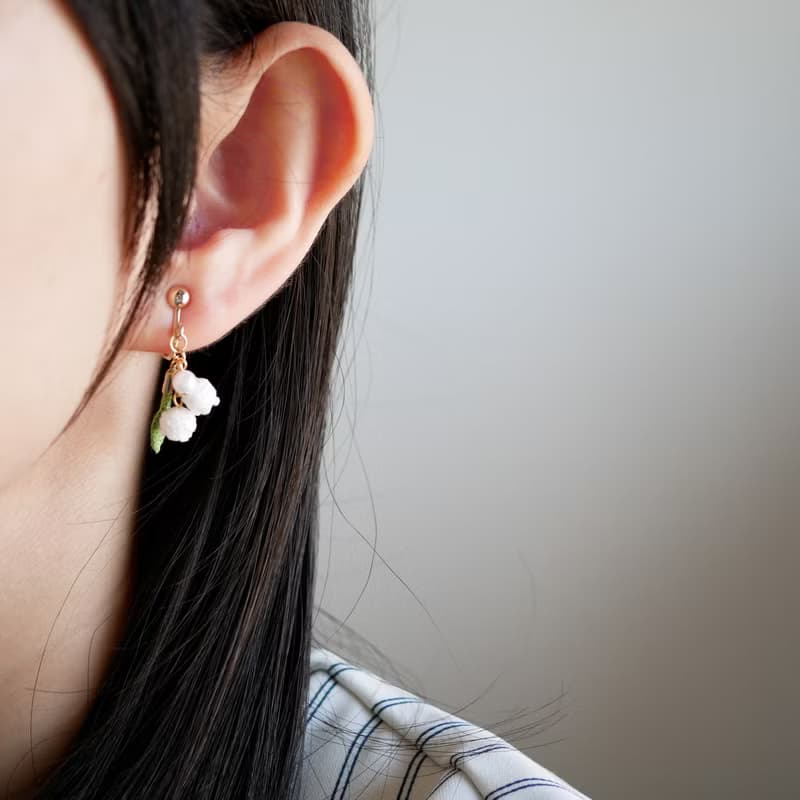 小鈴蘭耳環　　接單製作、手工編織、春天花卉、花朵圖案
