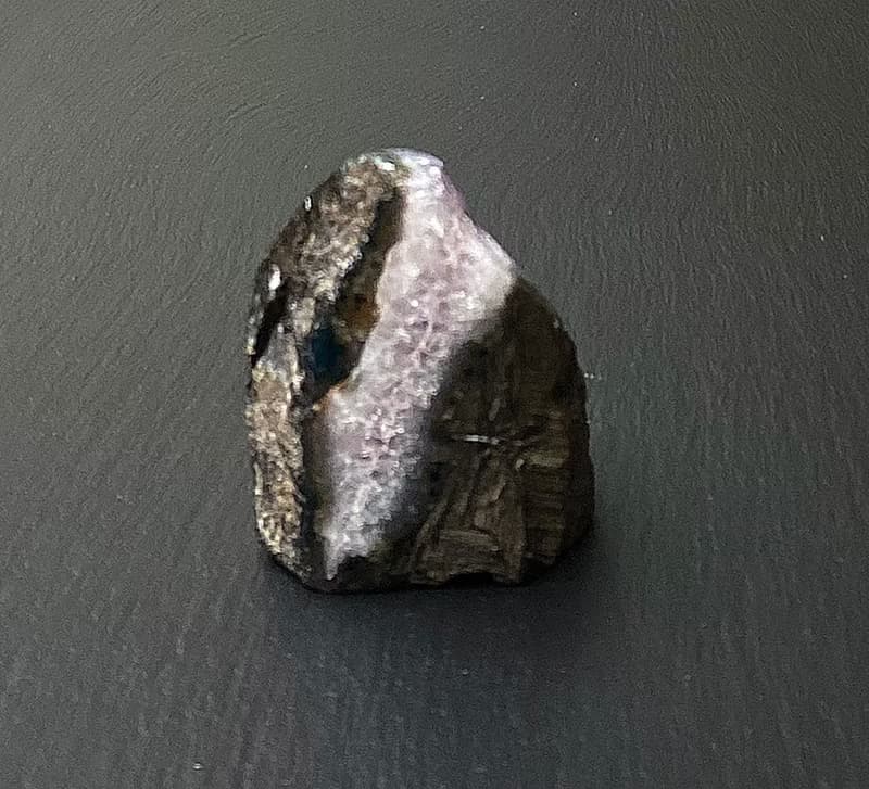 招財開運-天然原礦異象彩虹山形晶洞紫晶鎮共生方解石及黑碧璽